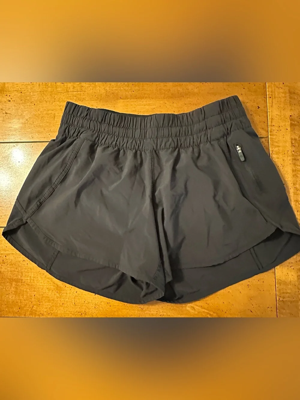 Women’s Lululemon Black Tracker Mid Rise Shorts size 6 with Liner 4 inch length